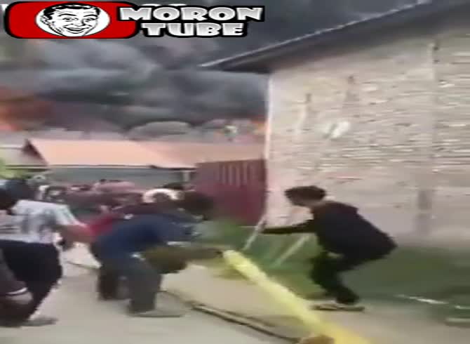 Video :A little optimistic, this man with his garden hose